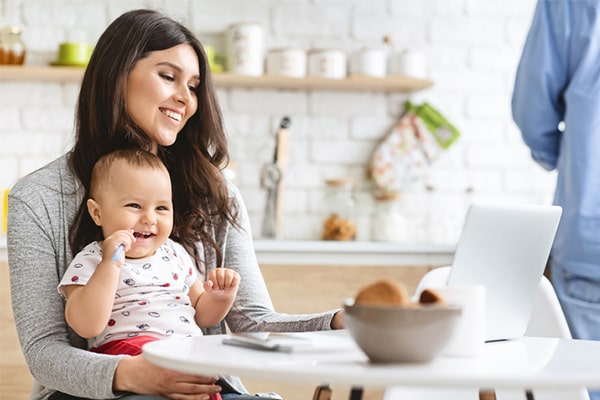 Congé parental et mise en disponibilité pour élever un enfant : extension des droits des fonctionnaires