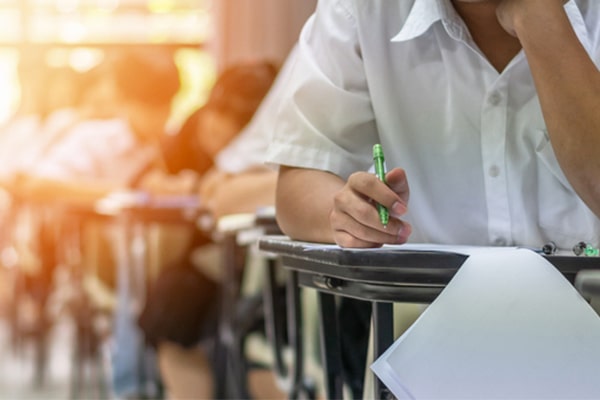 Prolongation de l'application des dispositions relatives à l'organisation des examens et concours d'accès à la fonction publique