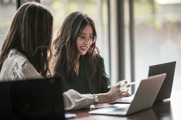 QVT : quels sont les secteurs d’activité où l’on se sent le mieux au travail ?