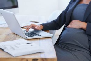 La situation administrative de la fonctionnaire durant sa grossesse