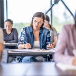 Comment les bacheliers 2025 vont redessiner le travail en 2030 ?