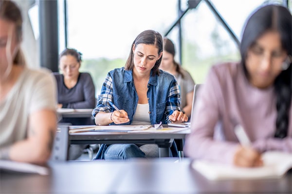 Comment les bacheliers 2025 vont redessiner le travail en 2030 ?