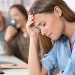 Slack, Microsoft Teams et WhatsApp : les nouveaux lieux du harcèlement au travail ?