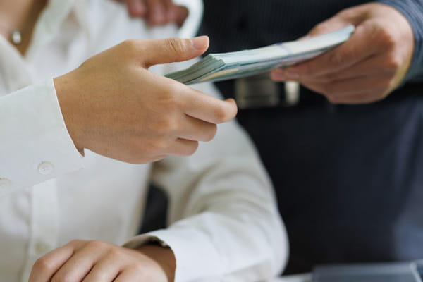 Travail au noir : quels risques juridiques pour l’employeur et le salarié ?