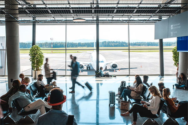 Salariés bloqués à l’étranger en raison du conflit Moyen-Orient : quelles conséquences sur le contrat de travail ?